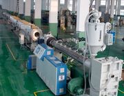 Extrusor plástico del tubo del HDPE del abastecimiento de agua P132kw 450kg/H