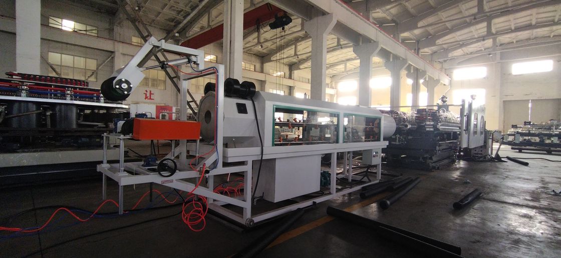 Línea de extrusión de tubería corrugada de doble pared automática con sistema de control PLC avanzado y moldes de 28/36 pares para un rango de diámetro de tubería de 50 mm-200 mm