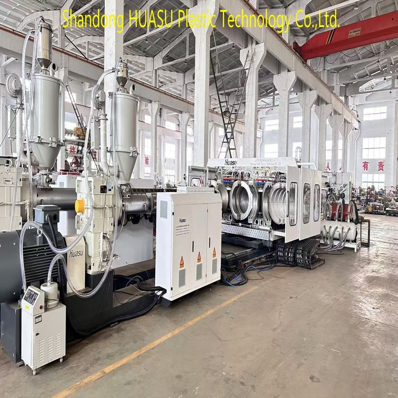 Línea de producción de tuberías corrugadas de doble pared controlada por PLC con sistema de refrigeración de agua y energía de 100-1000 kW