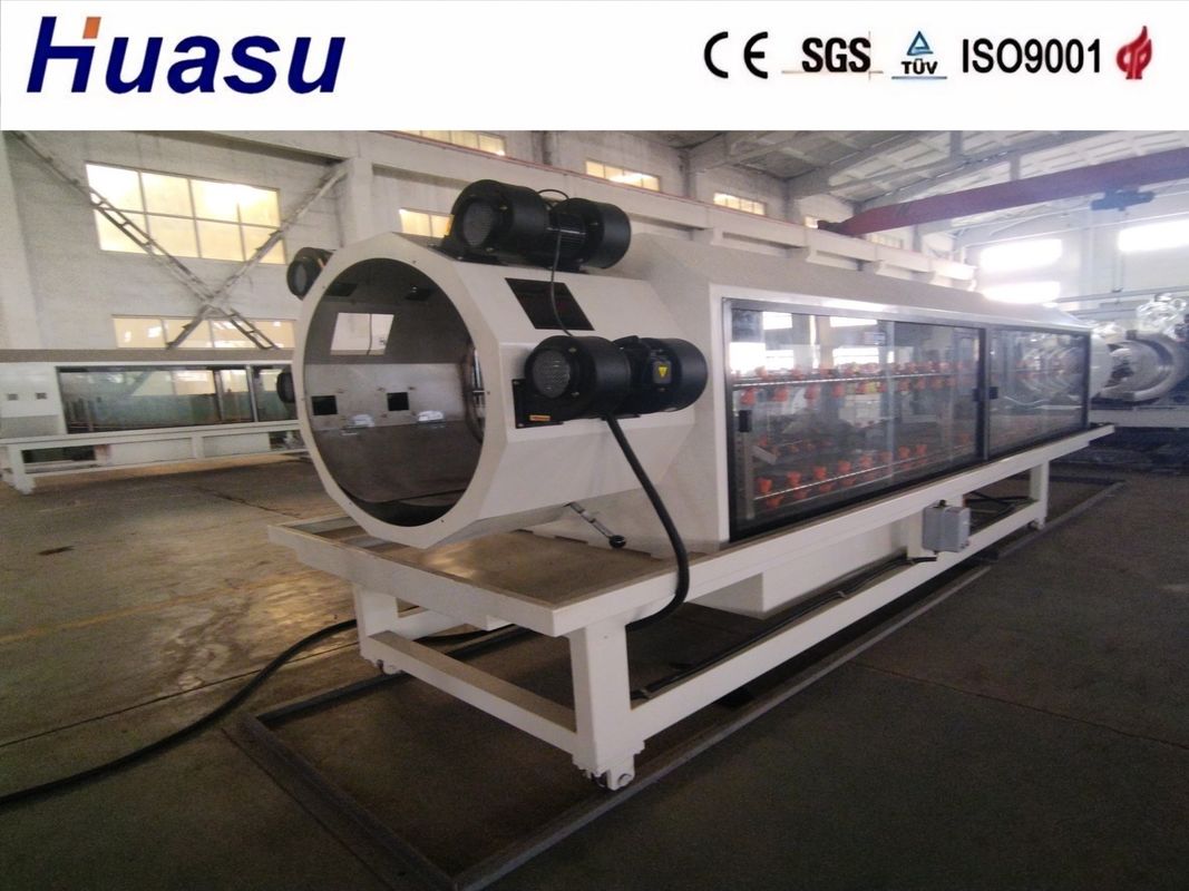 Línea de extrusión de tubería DWC con extrusora de doble husillo cónico con alta automatización y bloque de molde en funcionamiento