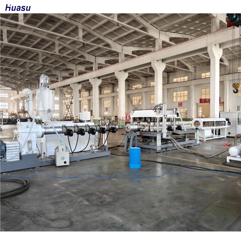 Línea de extrusión automática de tubería corrugada de pared simple con material de barril 38CrMoAlA para tuberías de 75-250 mm a una velocidad de salida de 15 m/min