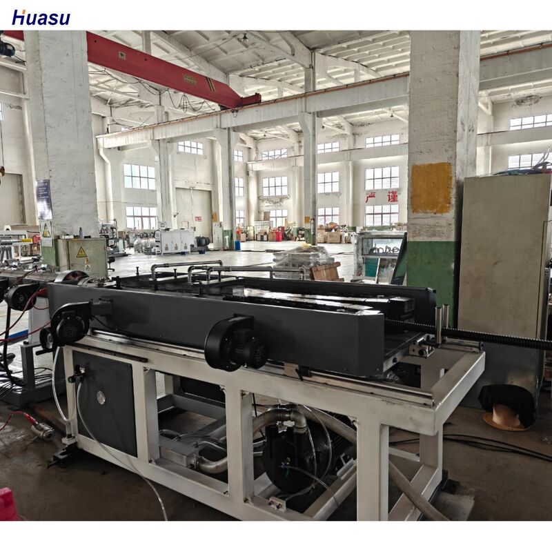 Línea de extrusión de tubería corrugada de pared simple con control PLC que ofrece operación semiautomática a totalmente automática y componentes eléctricos Schneider/Siemens