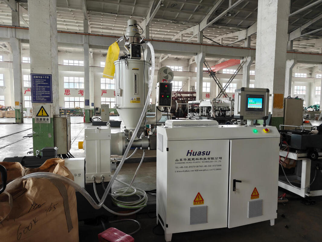 Línea de extrusión de tubería corrugada de pared simple totalmente automática con refrigeración por agua, con una producción de 40-80 kg/h para la producción de tuberías