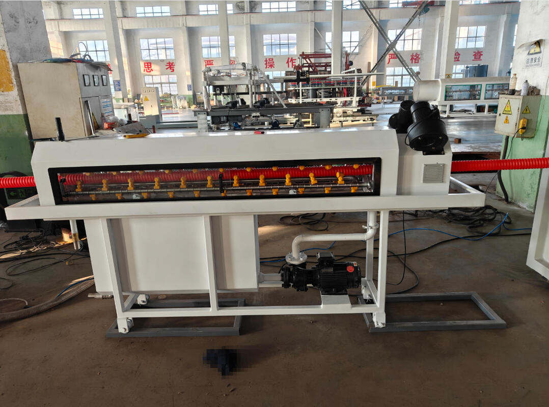 Línea de extrusión de tubería corrugada de pared simple con sistema de control PLC de refrigeración por agua y motor principal Siemens