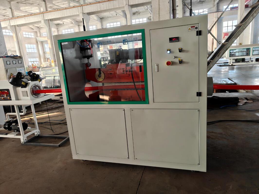 Línea de extrusión de tubería corrugada de doble pared con refrigeración por agua a presión continua, con componentes eléctricos de la marca Siemens y capacidad de producción de 100 kg/h - 2000 kg/h