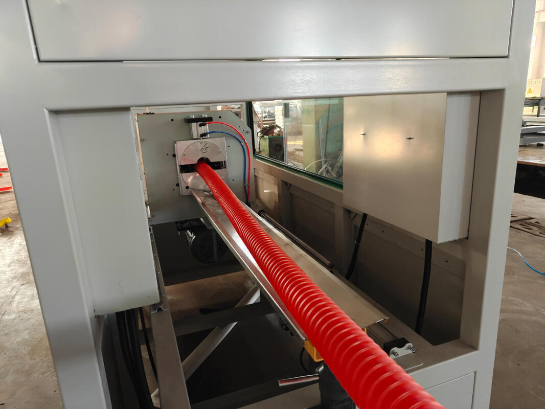 Sistema de control PLC Línea de extrusión de tuberías onduladas de pared única con motor principal de Siemens y enfriamiento por agua