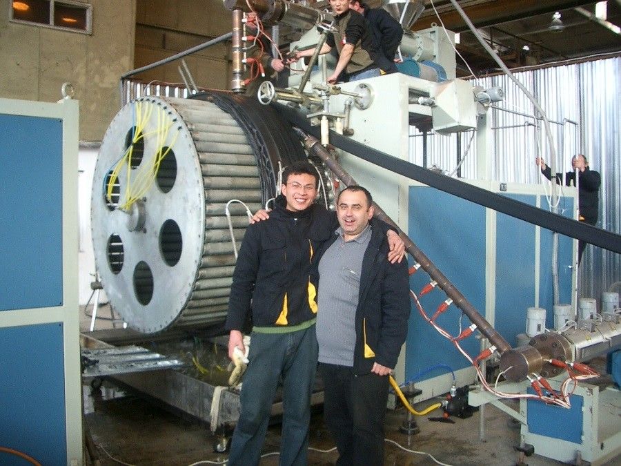 Línea espiral cadena de la protuberancia del tubo del HDPE de producción enorme del tubo del espiral de la pared de la cavidad del diámetro