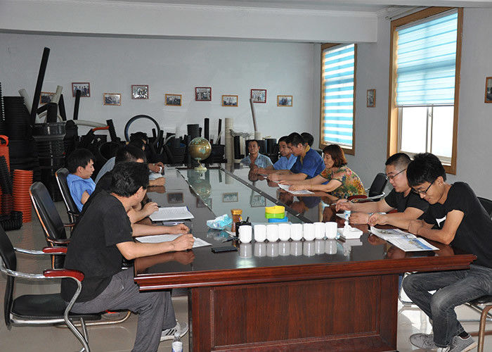 La pared del doble del drenaje del alcantarillado acanaló la línea de la protuberancia del tubo para las calles de los campos