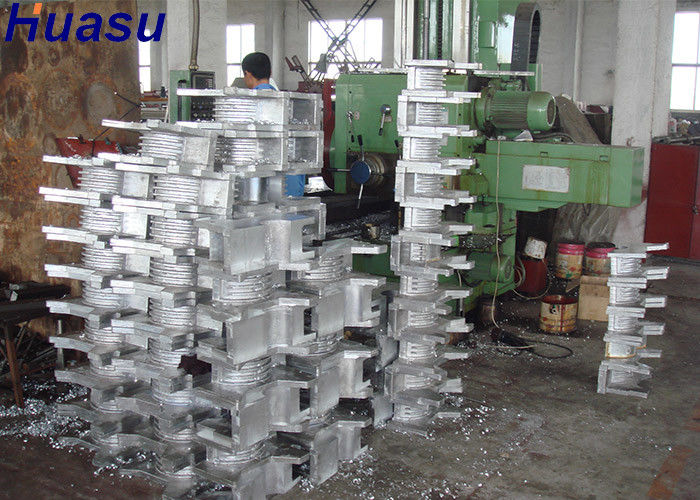 Línea tamaño pequeño máquina acanalada de la protuberancia del tubo del tubo de la manguera espiral del carbono del PE